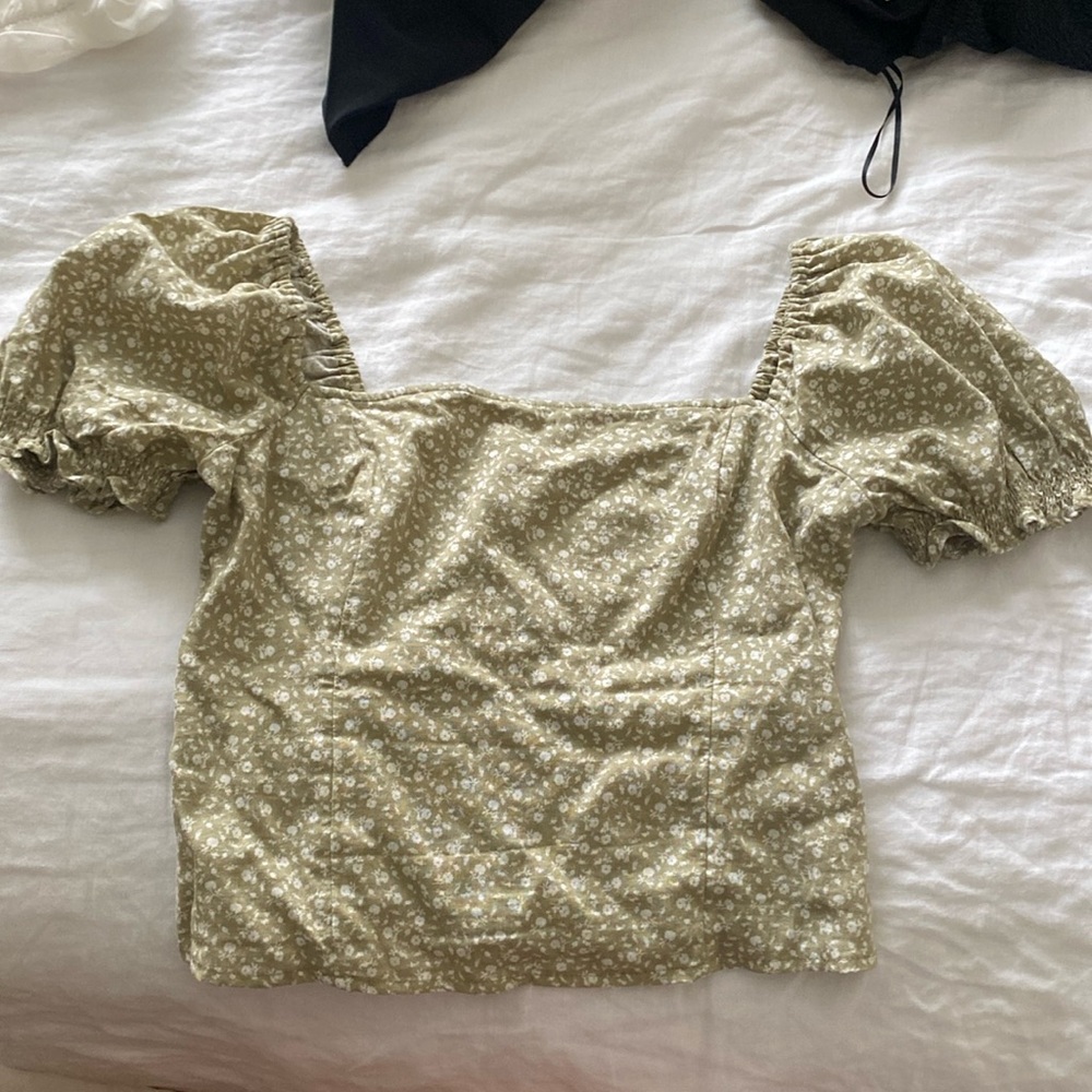 Cute green short sleeve shirt